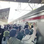 Anker KRL Green Line Keluhkan Desak-desakan Harian di Jam Sibuk