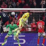 Gol Sundulan Kiper Anatoliy Trubin Bawa Benfica Lolos Dramatis ke Playoff Liga Champions