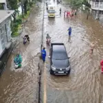 Banjir 30 Cm di Daan Mogot, Jakarta Barat, Lumpuhkan Arus Lalu Lintas Pagi Ini