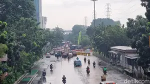 Banjir di DI Pandjaitan Jakarta Timur Surut, Lalin ke Sunter Masih Terhambat Akibat Proyek Galian