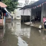 Banjir Depan Stasiun Rawa Buaya Jakarta Barat Mulai Surut, Genangan Air Setinggi Pergelangan Kaki
