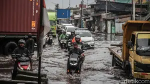 Banjir Jakarta Kamis Pagi: 28 RT dan 11 Jalan Terendam Akibat Hujan Deras