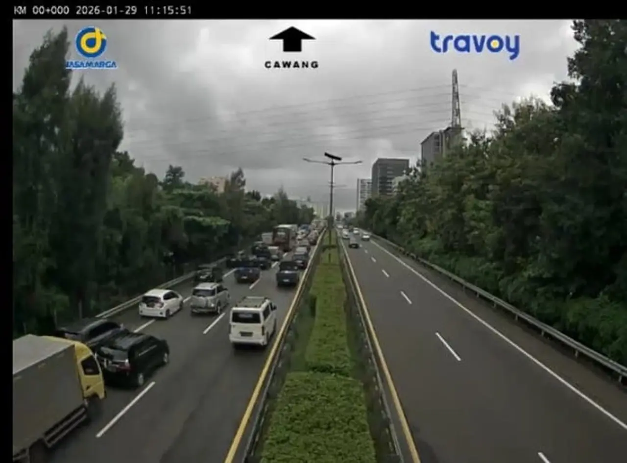 Arus Kendaraan dari Tol Cikampek dan Jagorawi Padatkan Interchange Cawang