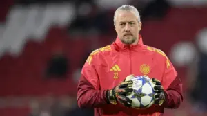 Remko Pasveer Hengkang, Ajax Bidik Maarten Paes Perkuat Lini Pertahanan Kiper