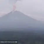 Gunung Semeru Erupsi Tiga Kali Pagi Ini, Kolom Abu Capai 1 Km