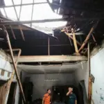 Angin Kencang Terjang Ciomas Bogor, Belasan Rumah Warga Rusak Parah