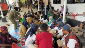Kemensos Salurkan Ribuan Paket Bantuan untuk Korban Banjir Subang yang Meluas Kemensos Salurkan Ribuan Paket Bantuan untuk Korban Banjir Subang yang Meluas