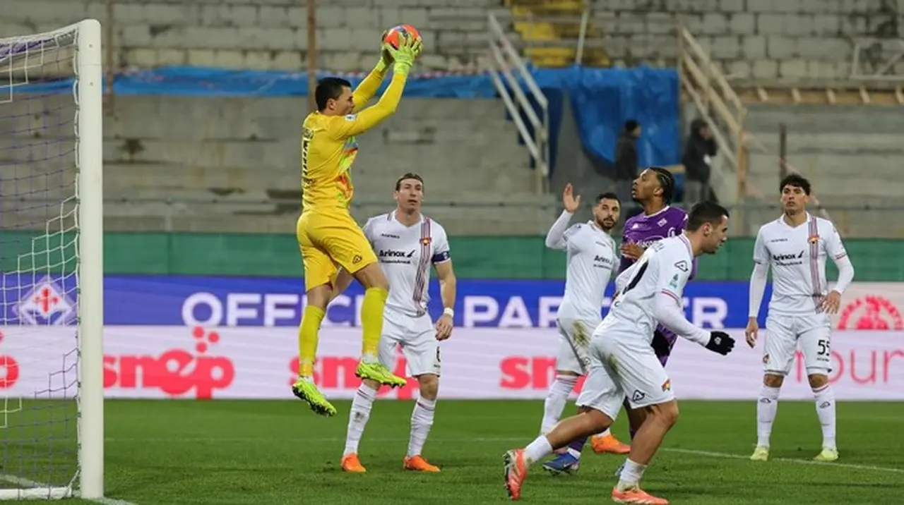 Kiper Timnas Indonesia Emil Audero Lakukan 7 Penyelamatan, Cremonese Tetap Kalah dari Fiorentina
