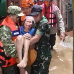 Banjir Kampung Melayu Belum Surut, Ratusan Warga Dievakuasi ke SDN 02 Banjir Kampung Melayu Belum Surut, Ratusan Warga Dievakuasi ke SDN 02