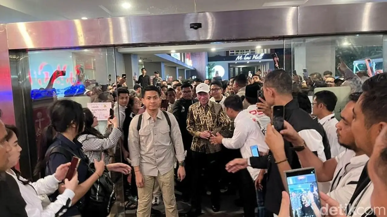 Jokowi Tiba di Makassar, Siap Beri Arahan pada Rakernas PSI Besok Jokowi Tiba di Makassar, Siap Beri Arahan pada Rakernas PSI Besok
