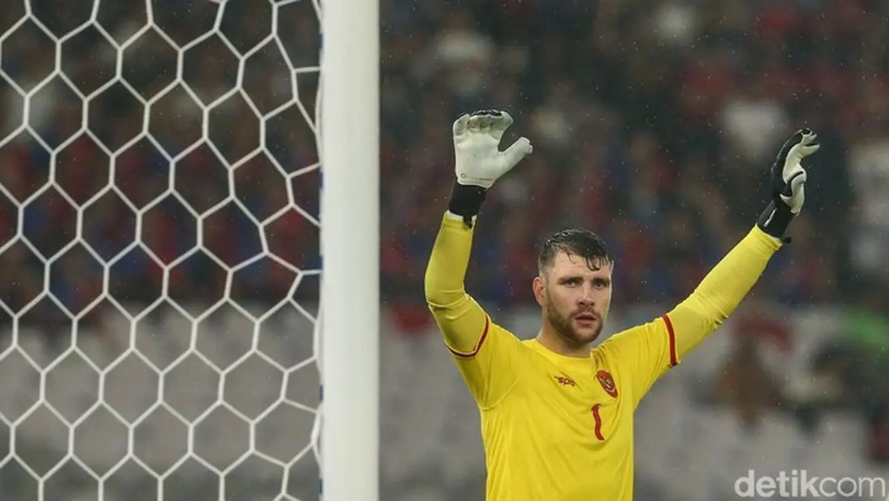 Ajax Amsterdam Rekrut Maarten Paes, Kiper Timnas Indonesia Dinilai Spesial