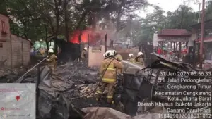 Rumah dan Lapak Semi Permanen di Cengkareng Terbakar Hebat, Dugaan Korsleting Listrik