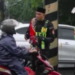 Polisi Lebak Bulus Edukasi Pengendara Lawan Arah dengan Pendekatan Religi Polisi Lebak Bulus Edukasi Pengendara Lawan Arah dengan Pendekatan Religi