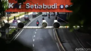 Waspada Penipuan E-Tilang: Kenali Modus SMS/WA dan Cara Konfirmasi Resmi ETLE Waspada Penipuan E-Tilang: Kenali Modus SMS/WA dan Cara Konfirmasi Resmi ETLE