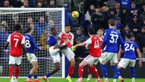 Kesalahan VAR Untungkan Arsenal dalam Kemenangan Kontroversial atas Everton