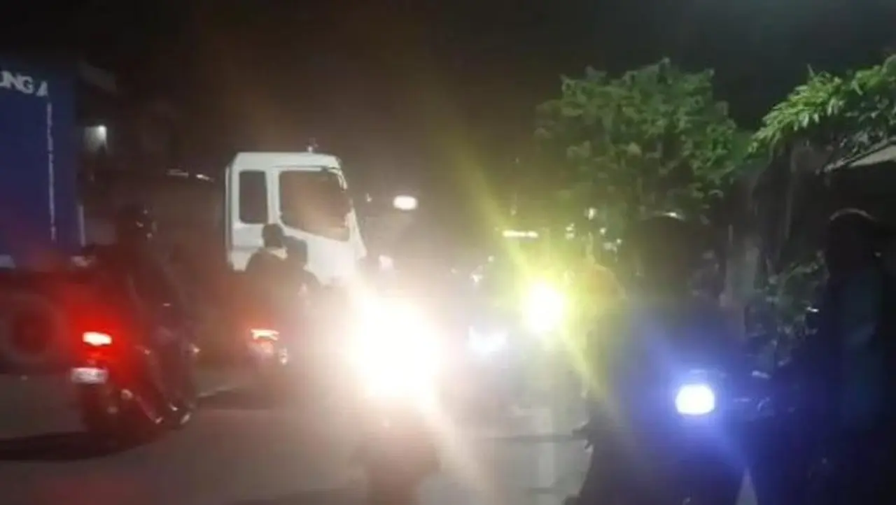 Truk Kontainer Mogok di Kalideres, Jakarta Barat, Sebabkan Kemacetan Parah Truk Kontainer Mogok di Kalideres, Jakarta Barat, Sebabkan Kemacetan Parah