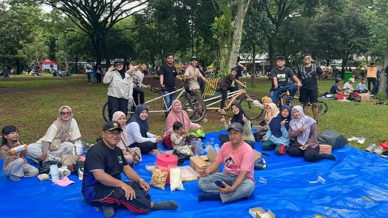 Sahid Ajak 25 Anggota Keluarga Piknik di Ragunan Rayakan Tahun Baru Sahid Ajak 25 Anggota Keluarga Piknik di Ragunan Rayakan Tahun Baru