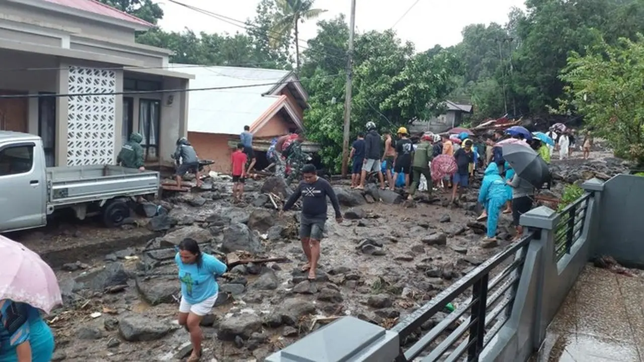 Bupati Sitaro Tetapkan Tanggap Darurat Bencana Banjir Bandang, 13 Tewas Bupati Sitaro Tetapkan Tanggap Darurat Bencana Banjir Bandang, 13 Tewas