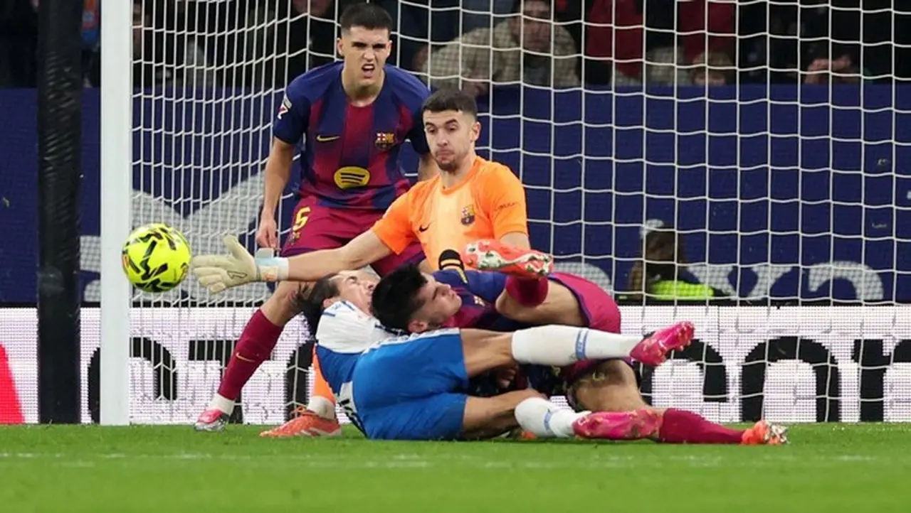 Joan Garcia Dikritik Keras: Aksi Dorong Rekan Setim di Derby Catalan Tak Sportif!