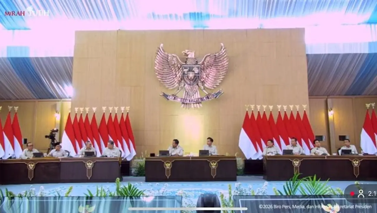 Prabowo Subianto Pastikan Koalisi Tetap Solid di Tengah Evaluasi Kabinet Hambalang Prabowo Subianto Pastikan Koalisi Tetap Solid di Tengah Evaluasi Kabinet Hambalang