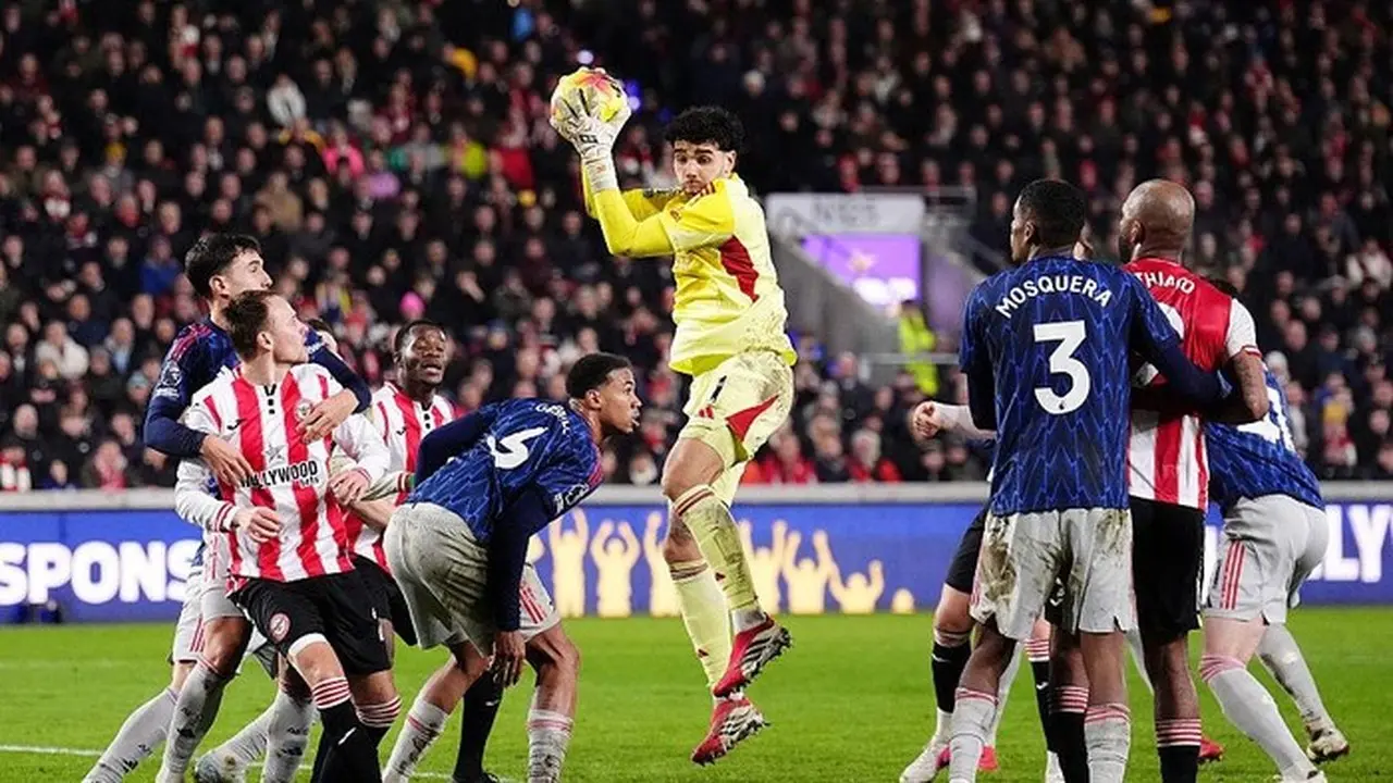 David Raya Tak Khawatir Jarak Poin Arsenal dengan Man City Menipis