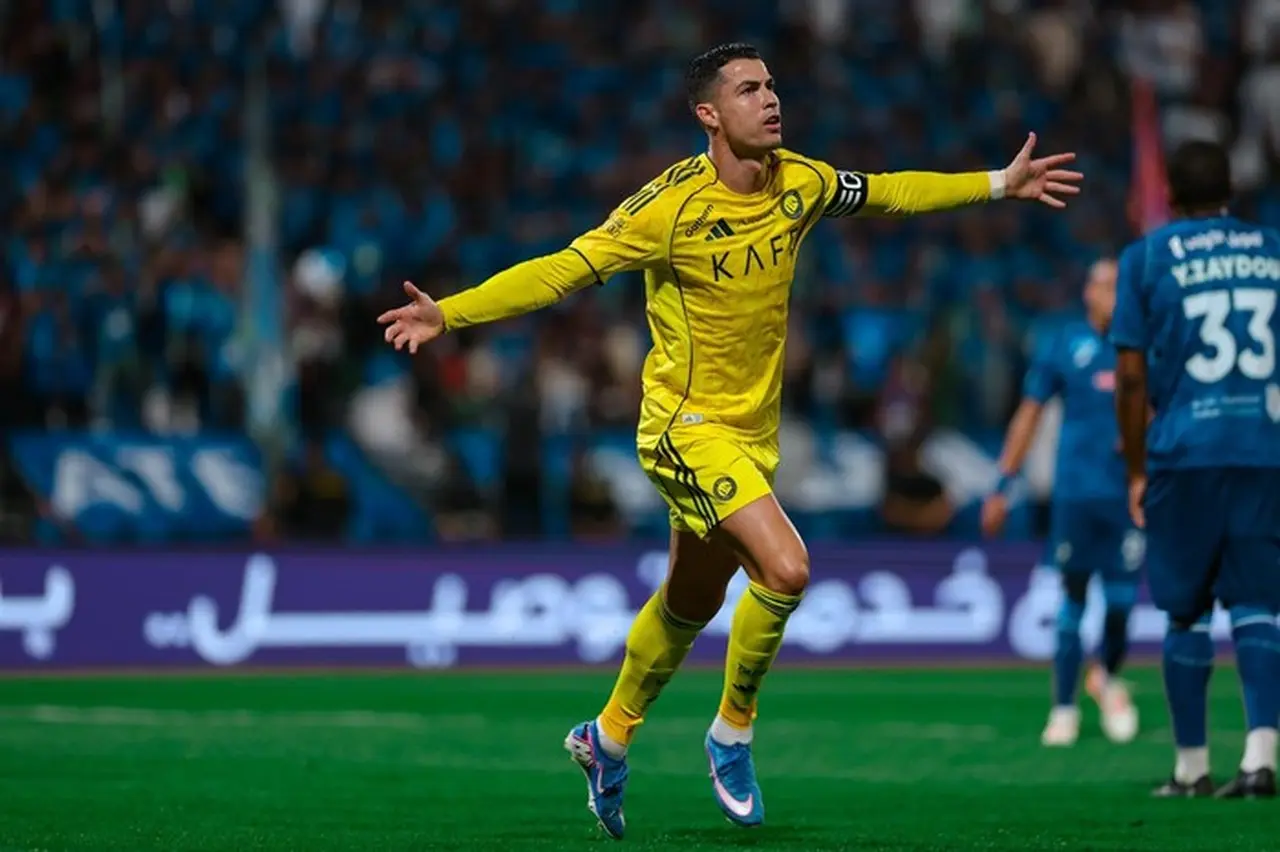 Cristiano Ronaldo Kembali Cetak Gol, Bawa Al Nassr Kalahkan Al Fateh 2-0 Cristiano Ronaldo Kembali Cetak Gol, Bawa Al Nassr Kalahkan Al Fateh 2-0