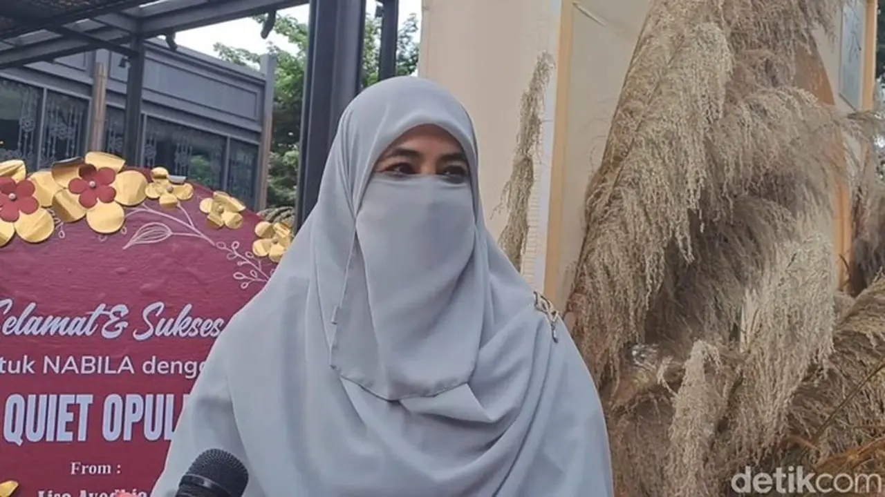 Umi Pipik Pilih Tarawih di Rumah, Siapkan Sendiri Menu Sahur dan Buka Puasa Umi Pipik Pilih Tarawih di Rumah, Siapkan Sendiri Menu Sahur dan Buka Puasa