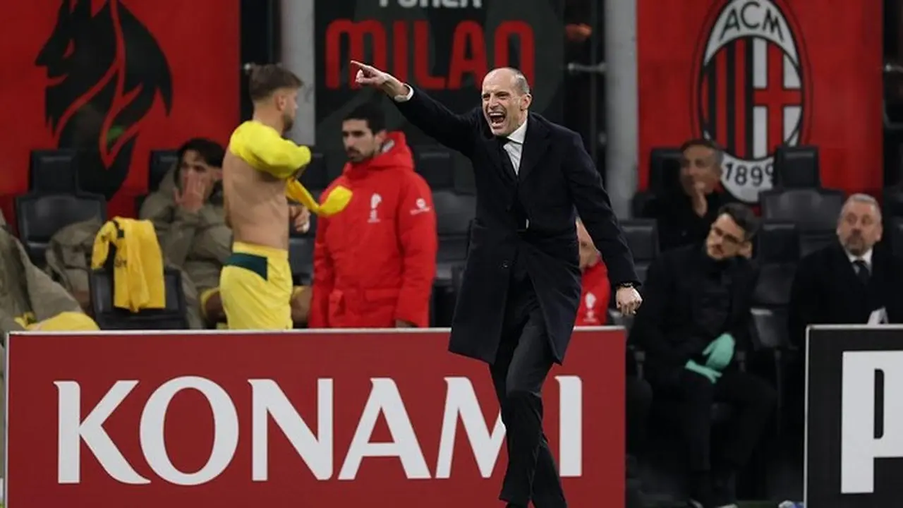 Drama San Siro: Allegri Dikartu Merah, Tuding Cesc Fabregas Tarik Baju Pemain Milan Drama San Siro: Allegri Dikartu Merah, Tuding Cesc Fabregas Tarik Baju Pemain Milan
