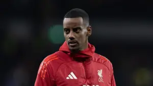 Alexander Isak Kembali Berlatih, Arne Slot Perkirakan Absen Hingga April