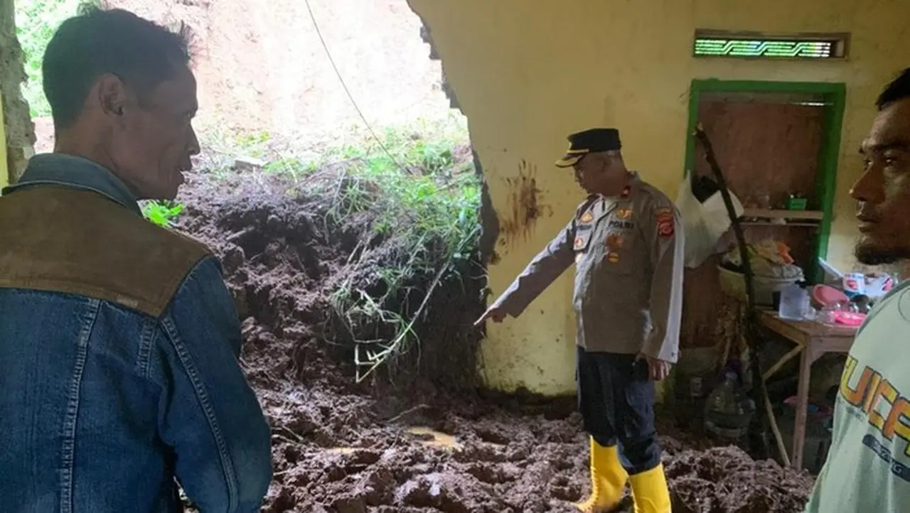 Longsor Pangalengan Tewaskan Kakak Beradik Saat Makan Siang Akibat Hujan Deras
