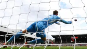 Tendangan Penalti Konyol di Inggris: Berujung Kartu Kuning dan Free Kick untuk Lawan