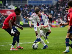 Ligue 1: Lille Tumbang 0-1 dari Lyon, Debut Calvin Verdonk Berakhir Pahit