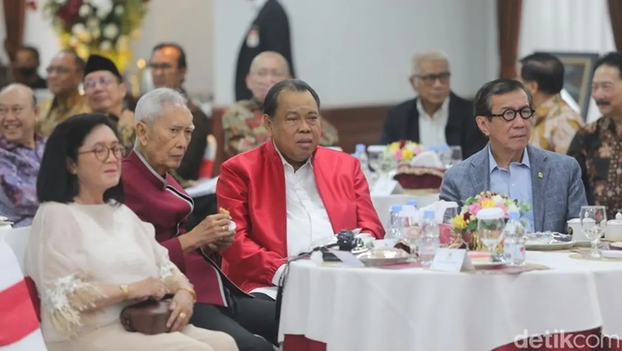 Hakim MK Arief Hidayat Canda Soal Alasan Ganjar-Mahfud Kalah di Pilpres 2024 Hakim MK Arief Hidayat Canda Soal Alasan Ganjar-Mahfud Kalah di Pilpres 2024