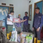 BRI Peduli Bergerak Cepat Bantu Korban Longsor Cisarua, Relawan Bersihkan Masjid Pengungsian