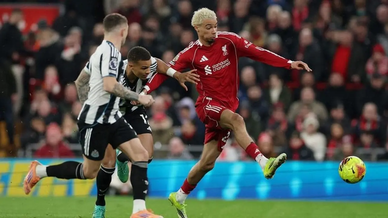 Rooney: Performa Ekitike Bisa Buat Isak Khawatir di Liverpool Rooney: Performa Ekitike Bisa Buat Isak Khawatir di Liverpool