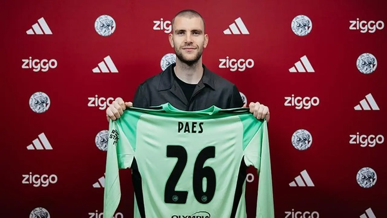 Maarten Paes Resmi Berseragam Ajax Amsterdam, Dikontrak Hingga 2029