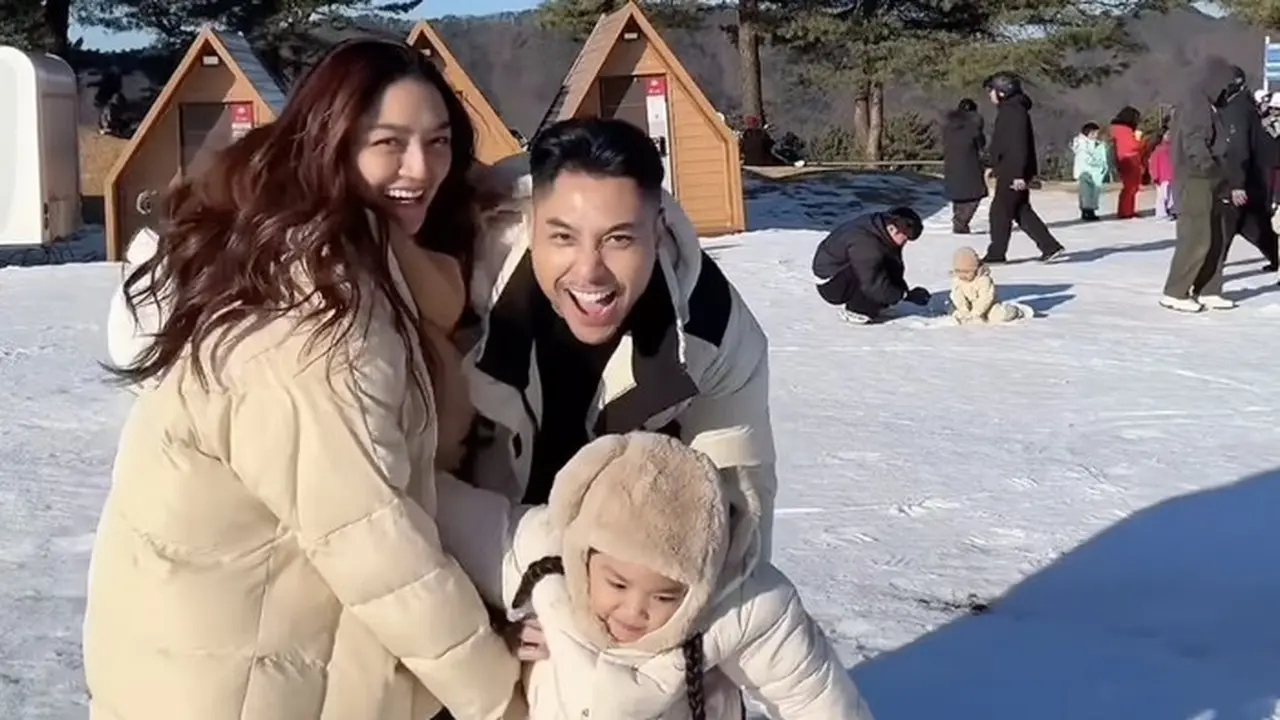 Siti Badriah dan Krisjiana Napak Tilas Lokasi Lamaran di Korea Selatan Siti Badriah dan Krisjiana Napak Tilas Lokasi Lamaran di Korea Selatan