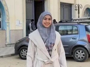 Oki Setiana Dewi: Bolak-balik Mesir-Indonesia Tiap Akhir Pekan Demi Kuliah dan Keluarga
