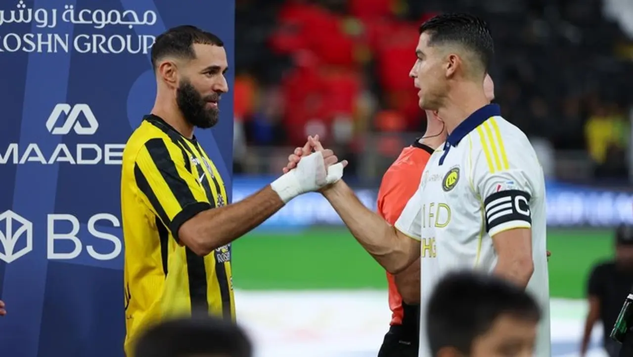 Karim Benzema Bantah Hubungannya dengan Cristiano Ronaldo Dingin: Kami Saling Berpelukan Karim Benzema Bantah Hubungannya dengan Cristiano Ronaldo Dingin: Kami Saling Berpelukan