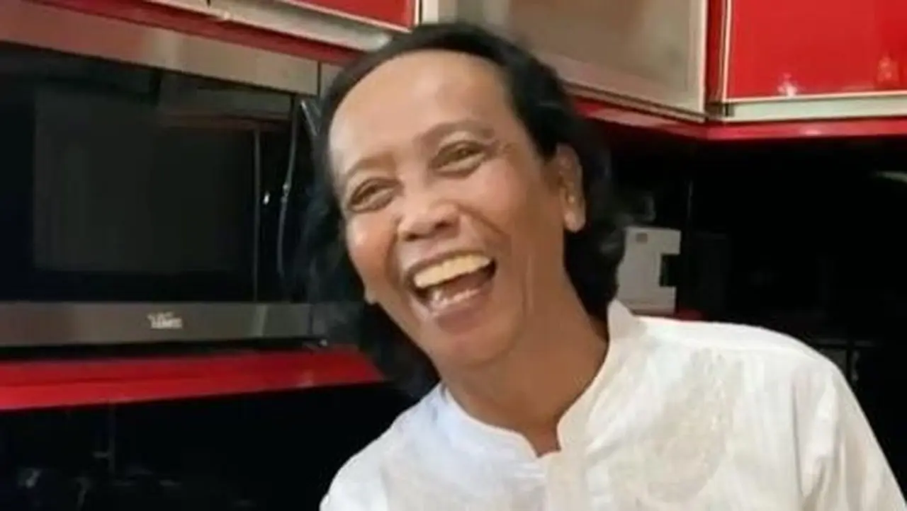 Mandra Ungkap Bayaran Iklan Rp 265 Juta di Era 90-an, Langsung untuk Biayai Haji dan Bangun Rumah Ibu Mandra Ungkap Bayaran Iklan Rp 265 Juta di Era 90-an, Langsung untuk Biayai Haji dan Bangun Rumah Ibu