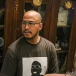 Pandji Pragiwaksono Tegaskan Tetap Komentari Isu Sosial-Politik Meski Tanpa “Mens Rea” Pandji Pragiwaksono Tegaskan Tetap Komentari Isu Sosial-Politik Meski Tanpa “Mens Rea”