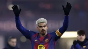 Gol Copa del Rey: Araujo Peluk Hansi Flick, Ungkap Terima Kasih atas Dukungan Mental Gol Copa del Rey: Araujo Peluk Hansi Flick, Ungkap Terima Kasih atas Dukungan Mental