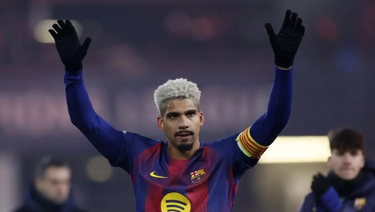 Gol Copa del Rey: Araujo Peluk Hansi Flick, Ungkap Terima Kasih atas Dukungan Mental Gol Copa del Rey: Araujo Peluk Hansi Flick, Ungkap Terima Kasih atas Dukungan Mental