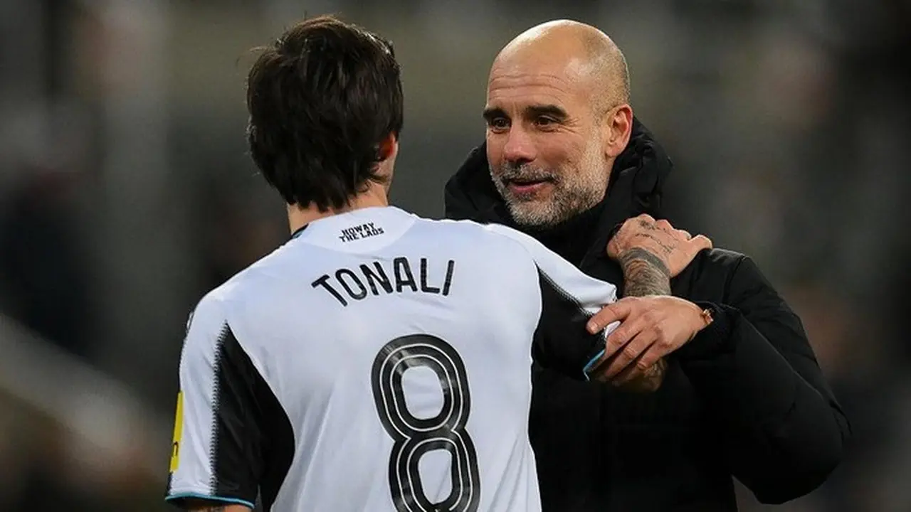 Pep Guardiola dan Sandro Tonali Tertangkap Kamera Berbincang, Newcastle United Mulai Resah? Pep Guardiola dan Sandro Tonali Tertangkap Kamera Berbincang, Newcastle United Mulai Resah?