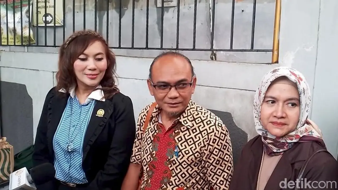 Adly Fairuz Disentil soal Tanda Tangan Akta Pengembalian Dana Rp 3,6 Miliar Adly Fairuz Disentil soal Tanda Tangan Akta Pengembalian Dana Rp 3,6 Miliar