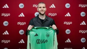 Maarten Paes Terganjal Izin Kerja, Debut di Ajax Melawan AZ Alkmaar Terancam Batal