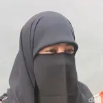 Umi Pipik Bahagia Jadi Nenek, Rela Lawan Arah Demi Gendong Cucu Pertama