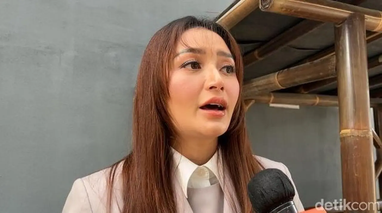 Siti Badriah Ungkap Alasan Jalani Operasi Payudara di Korea Selatan Siti Badriah Ungkap Alasan Jalani Operasi Payudara di Korea Selatan