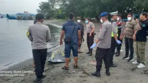 Jasad Tanpa Kepala Ditemukan Saat Evakuasi Bangkai Kapal KMP Tunu Jaya di Selat Bali Jasad Tanpa Kepala Ditemukan Saat Evakuasi Bangkai Kapal KMP Tunu Jaya di Selat Bali