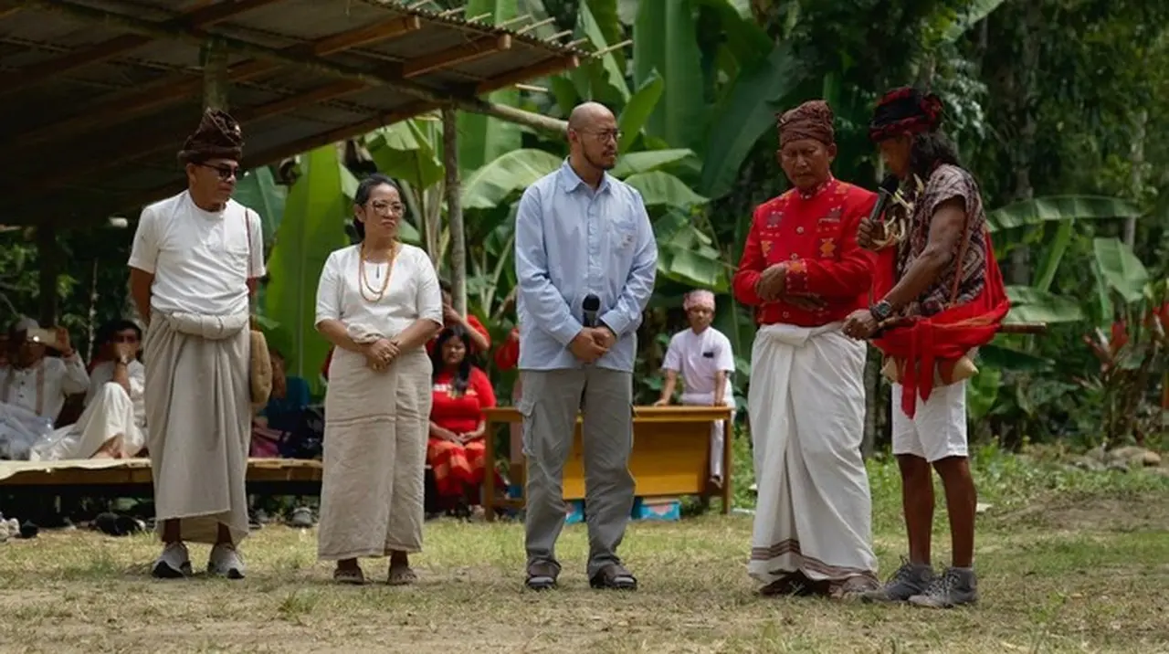 Pandji Pragiwaksono Jalani Ritual Adat Toraja Usai Materi Komedi 2013 Viral Pandji Pragiwaksono Jalani Ritual Adat Toraja Usai Materi Komedi 2013 Viral